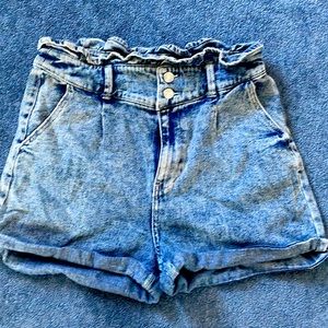 Wild Fable young women’s jean shorts medium cute ruffle @ waist cute stone wash
